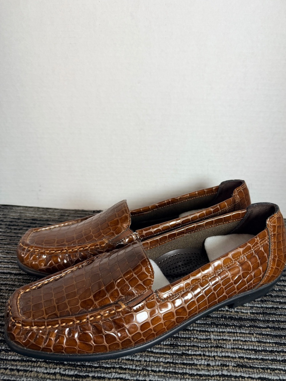 SAS WOMENS LOAFER SHOES 8.5 M NEW JOY CROC COGNAC BROWN PATENT LEATHER SHOE- - Picture 3 of 12